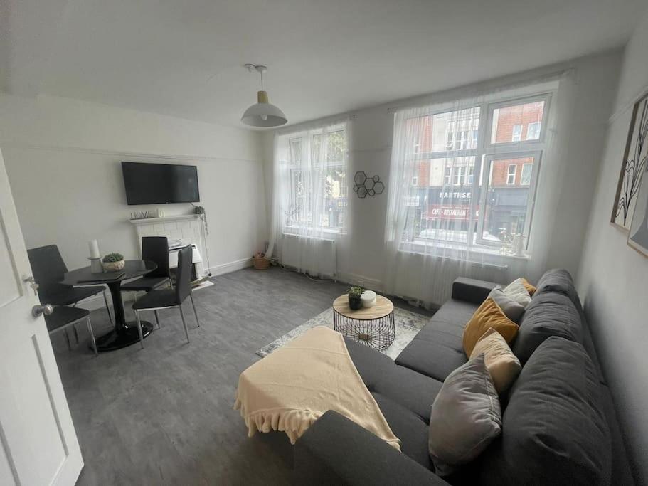 Lovely 2 Bed On Tower Bridge Londres Exterior foto